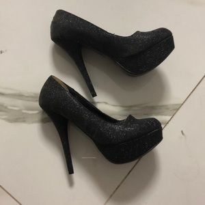 Black glitter heel pumps